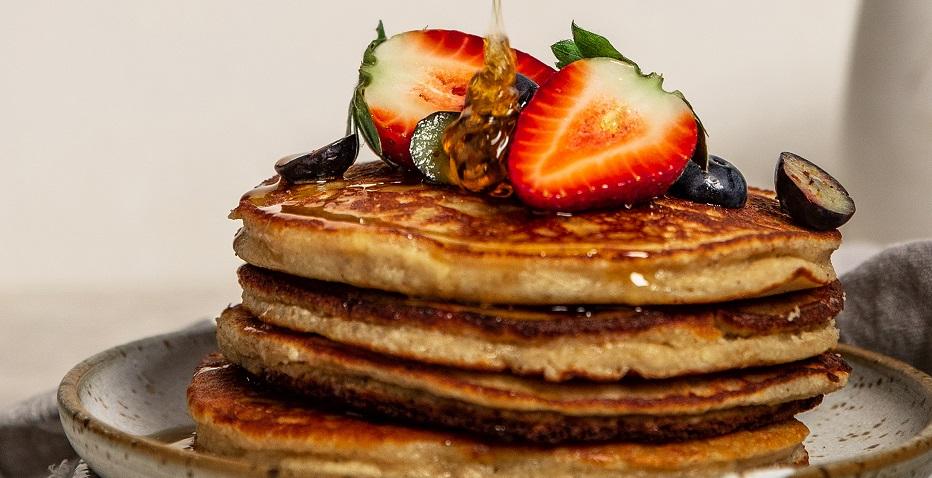 Image of pancakes with berries on a plate